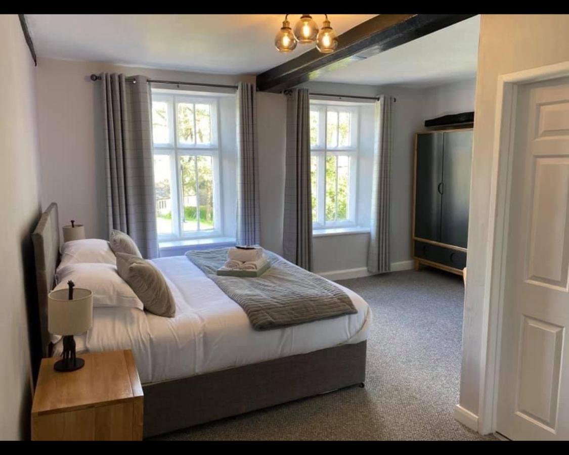 The Rose & Crown Farmhouse Kitchen Nympsfield Bilik gambar